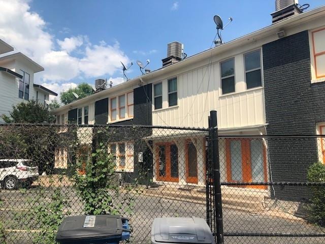 Building Photo - 5347 Lewis St