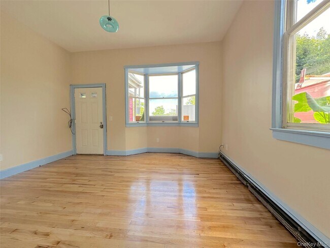 Building Photo - 240 Grand St