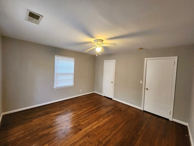 Building Photo - 120 Roebuck Dr