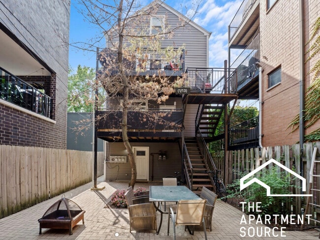 Building Photo - 1337 W Walton St