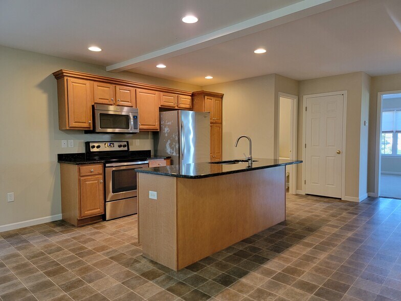 Building Photo - 709 Palmer Cir