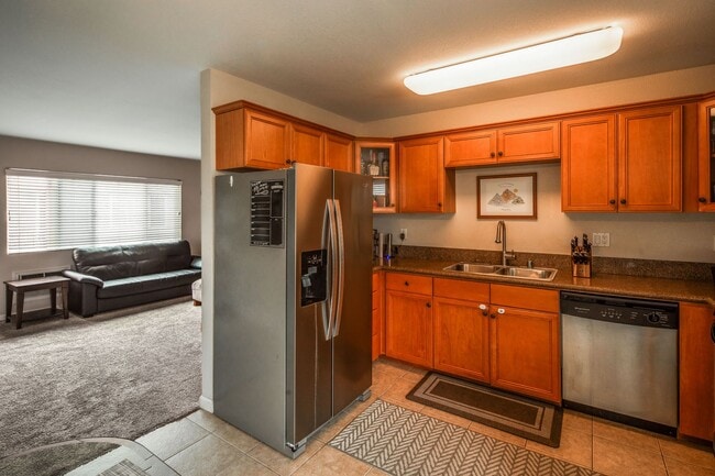 Building Photo - 2 Bedroom, 2 Bath Town Home in Gate Community