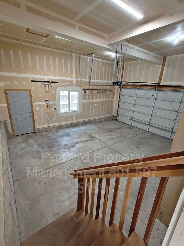 Building Photo - 2896 E Lookout Dr