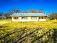 Building Photo - Unit 1 is a 2 Bedroom, 1 Bath in the Quite Country of Johnson County