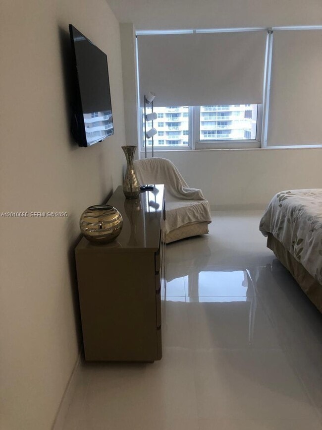 Building Photo - 2030 S Ocean Dr