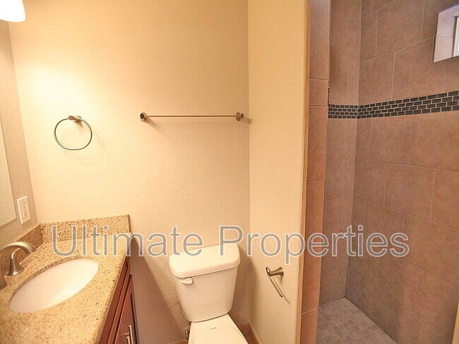 Building Photo - 1003 W Howe St