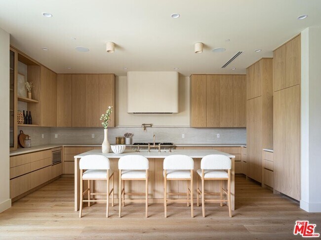 Building Photo - 11748 La Maida St