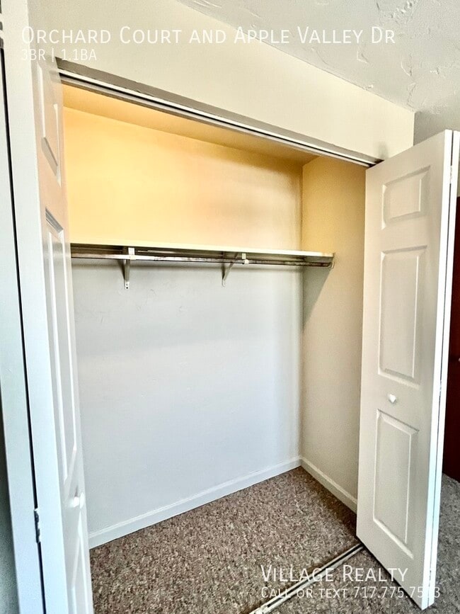 Building Photo - 302 Orchard Ct