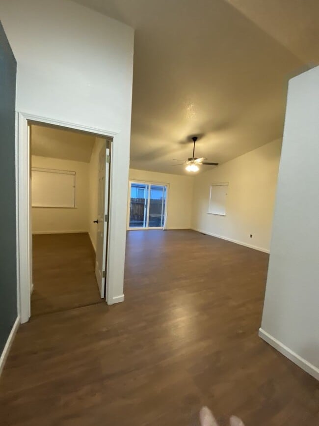 Building Photo - Spacious two bedroom two bath home in Carson City