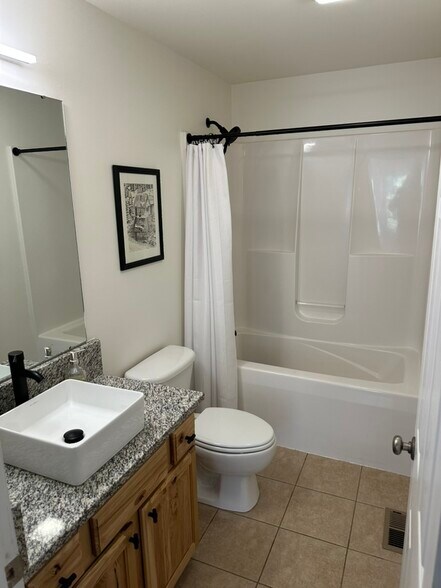 Building Photo - 30469 Hilltop Dr