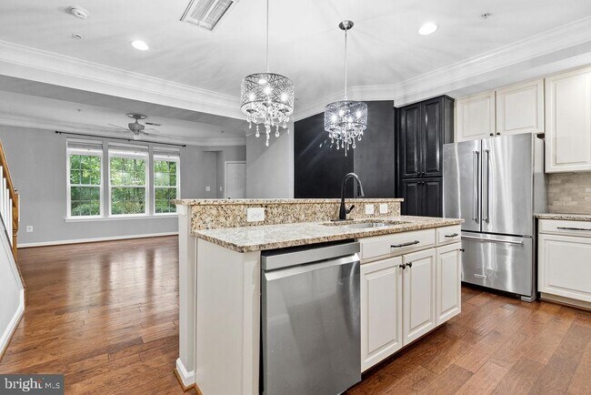 Building Photo - 7420 Brunson Cir