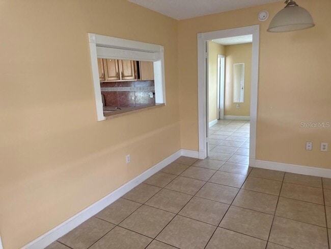 Building Photo - 394 Colonade Ct