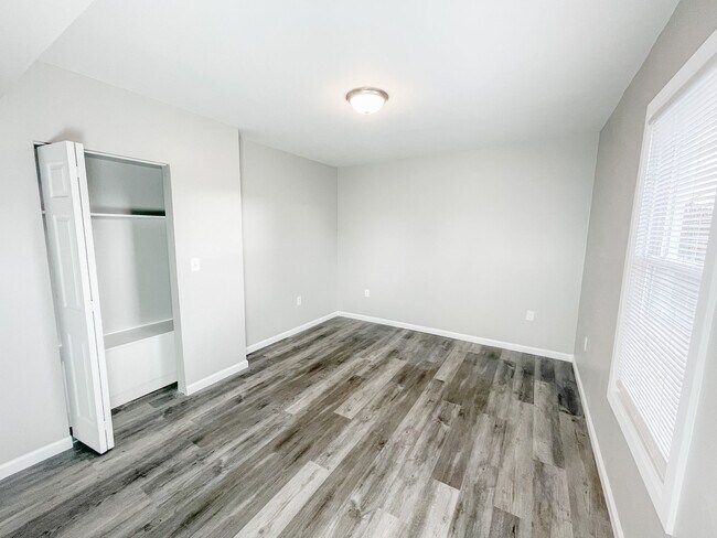 Building Photo - Renovated Apartments in Black Rock, Bridgeport