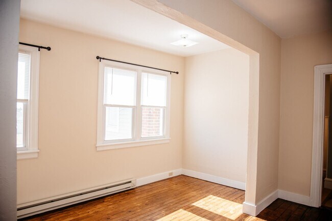 Building Photo - 253 E Main St