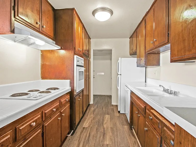 Building Photo - 433 Kelton Ave