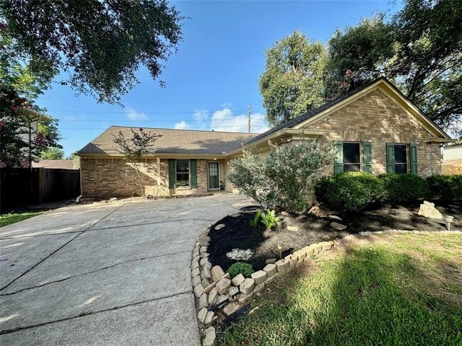 Building Photo - 3010 Flintwood Dr