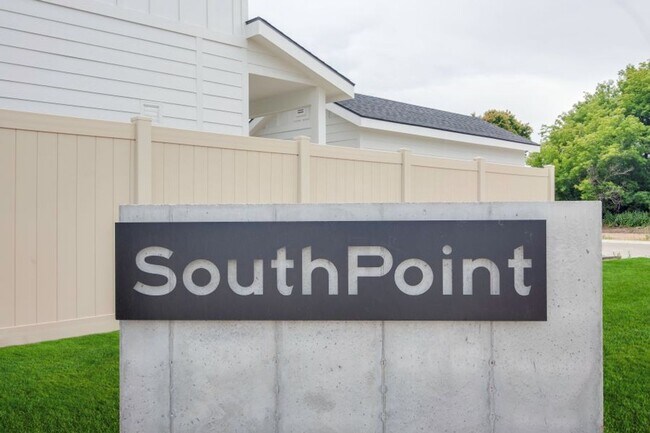 Building Photo - Beautiful, Modern 2 Bedroom Cottage Availa...