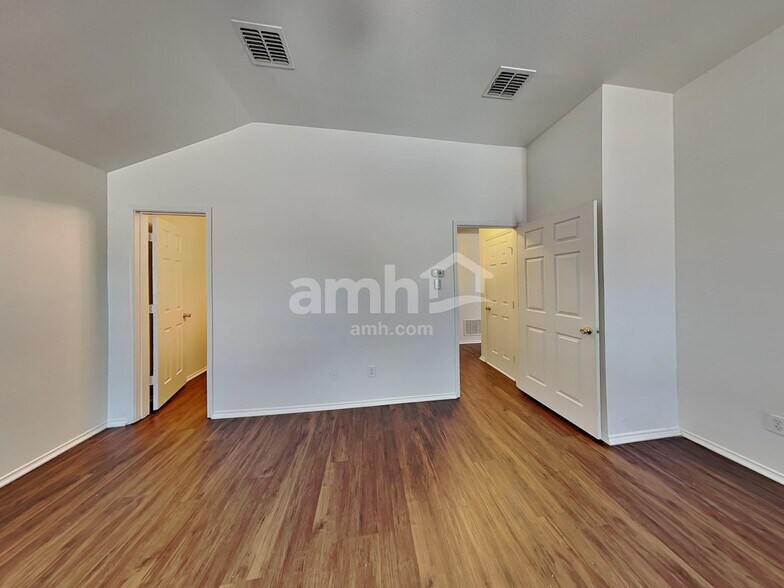 Building Photo - 11829 Cottontail Dr