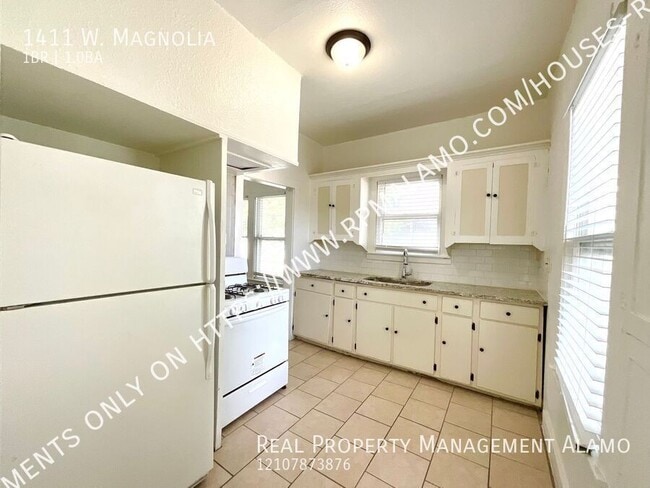 Building Photo - 1411 W. Magnolia-