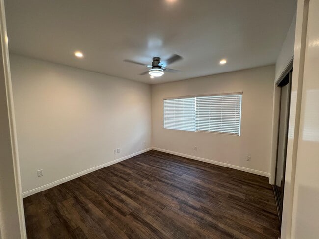 Building Photo - Midtown Gorgeous Updated Apartment! 2/2 downstairs!