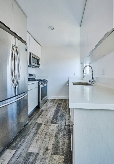 Building Photo - 1333 W 36th Pl