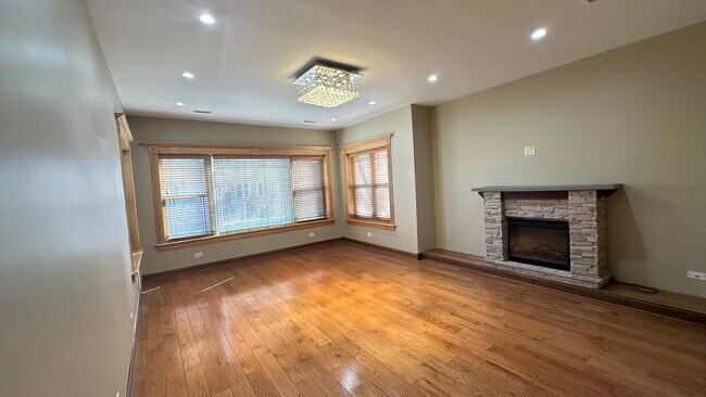 Building Photo - 5716 N Campbell Ave