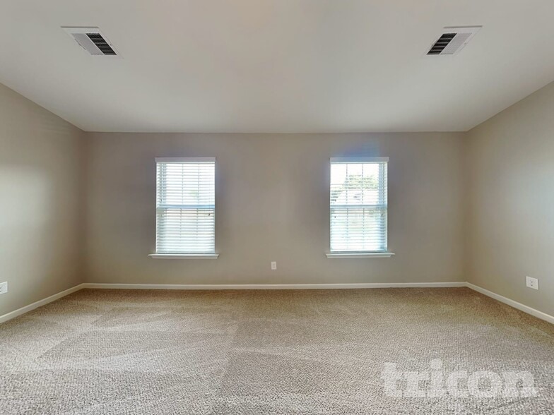 Building Photo - 452 Victory Ln