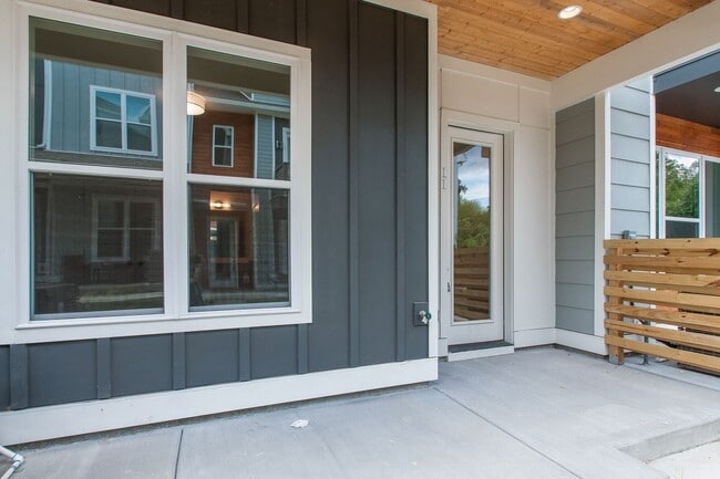 Building Photo - 700 James Ave