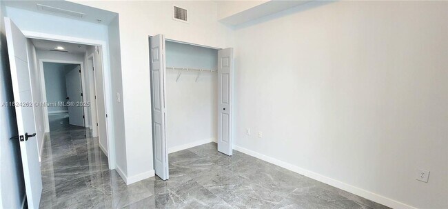 Building Photo - 2146 Van Buren St