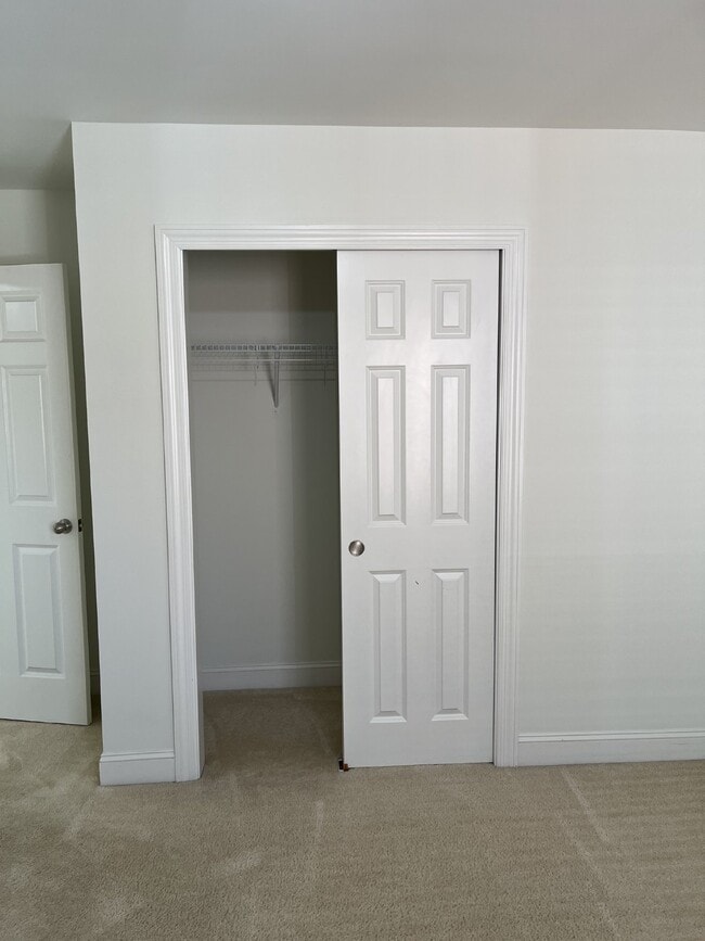 Building Photo - "Charming 4-Bed Gem with Guest Suite & Mod...