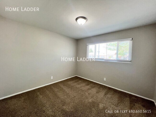 Building Photo - 3118 W Aster Dr