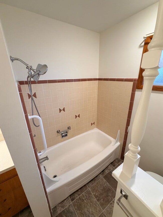 Building Photo - Three Bedroom Home with Covered Patio