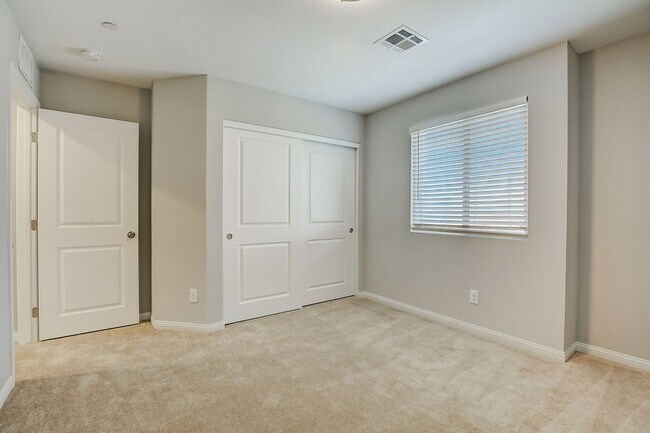 Building Photo - 10643 Enridge Ave