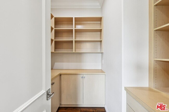 Building Photo - 27048 Triumph Ave