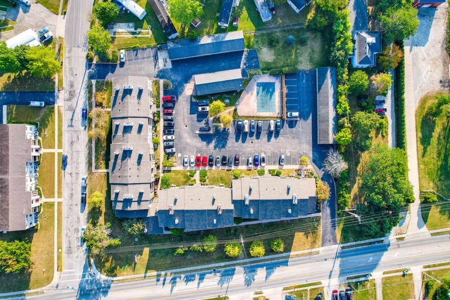 Building Photo - 2360 Wapakoneta Ave