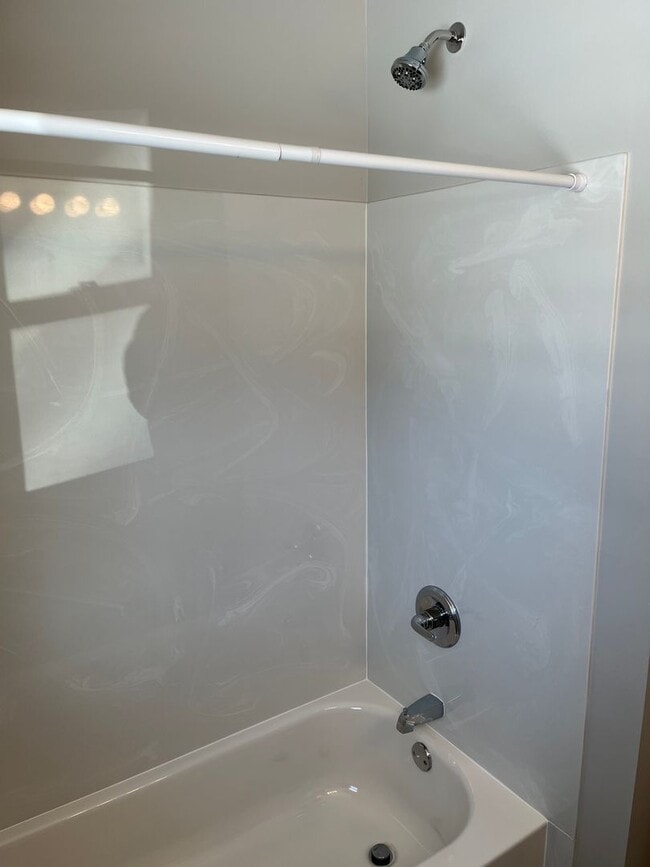 Building Photo - **BEAUTIFULLY REMODELED 3-BEDROOM/1.5 BATH HOUSE IN NORTH COLUMBUS!!**