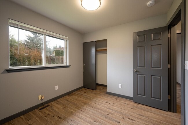 Building Photo - 3 Bedroom, 2 Bath Home in Ferndale