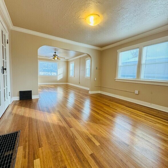 Building Photo - 732 S 900 E