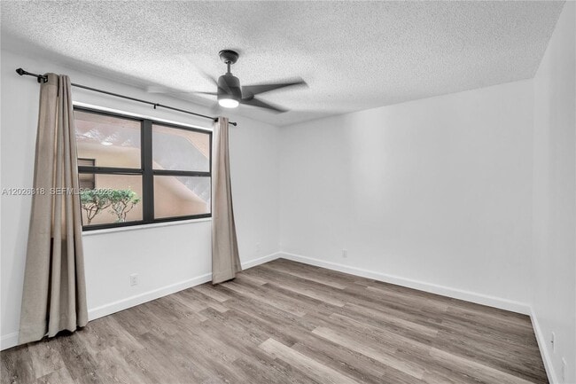 Building Photo - 3405 Emerald Oaks Dr