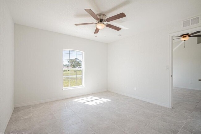 Building Photo - GREAT LAKE PLACID LOCATION 3/2/1-SEE IT TODAY