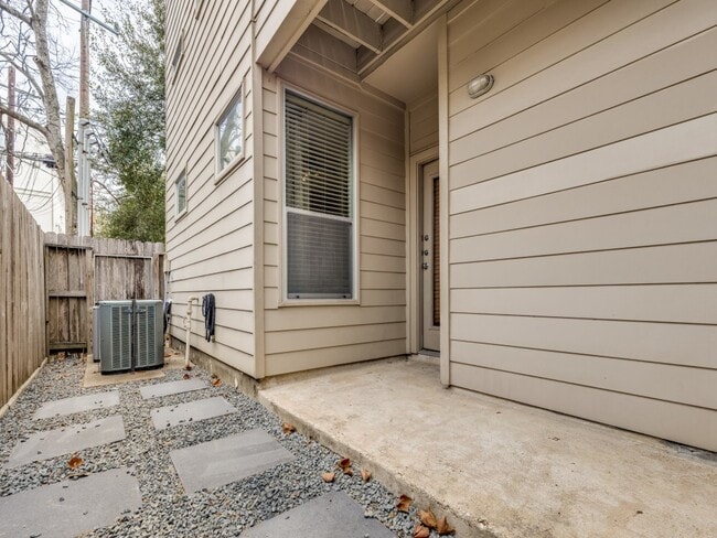 Building Photo - 5219 Kiam St