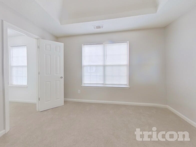 Building Photo - 3028 Stonebridge Creek Dr