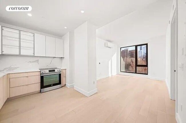 Building Photo - 218 Front St