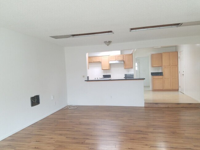 Building Photo - Large North Torrance House. Torrance Schools, Huge yard, 2 car garage hookups **OPEN HOUSE EVERY ...