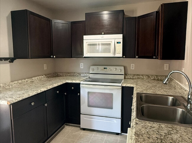 Building Photo - 2623 Vail Ave