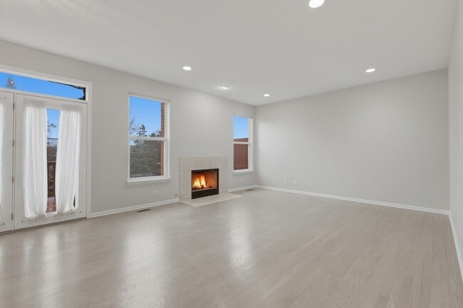 Building Photo - 4225 Henry Way