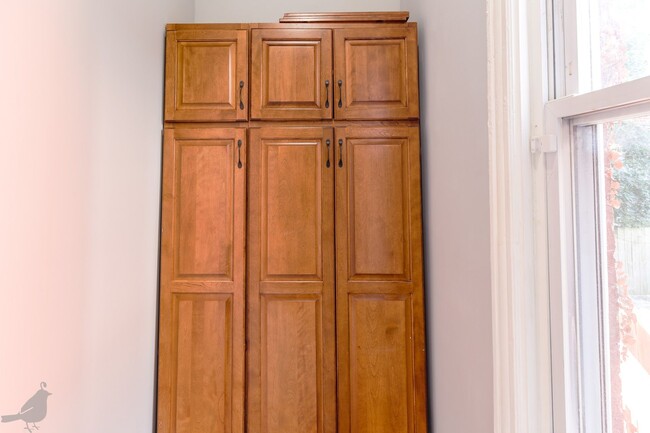 Building Photo - Classy Columbia Heights Row Home! 1/2 Off ...