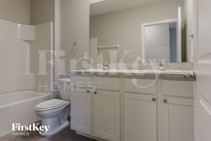 Building Photo - 12411 Pagoda Pl