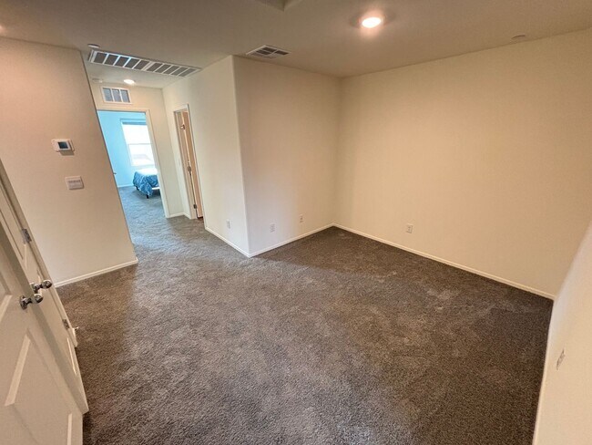 Building Photo - Charming 3Bed/2.5Bath/2Car Townhouse located in Northwest Las Vegas