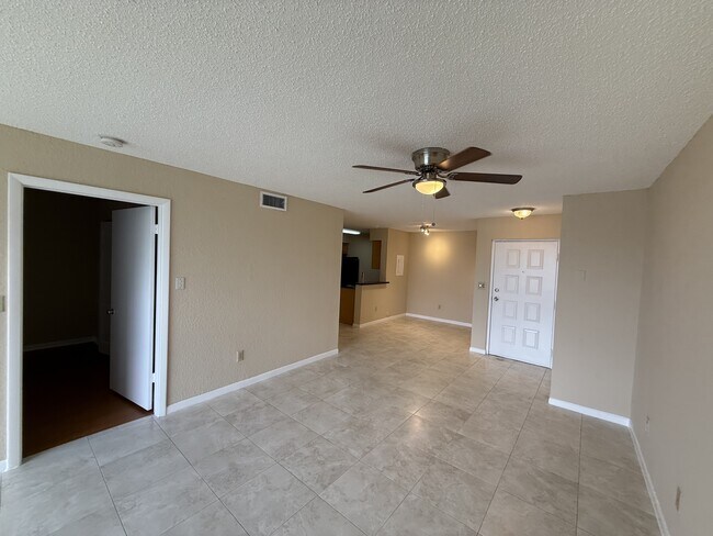 Building Photo - 2880 N Oakland Forest Dr